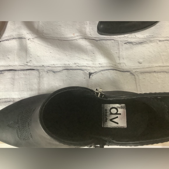 🐘 DV Flared Heel Boot - Picture 7 of 12